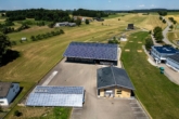 Exklusives Unternehmensanwesen mit Blockhaus, Microapartments, Gewerbehalle & Photovoltaik - Bild