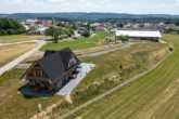 Exklusives Unternehmensanwesen mit Blockhaus, Microapartments, Gewerbehalle & Photovoltaik - Bild