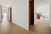 Großzügige 4,5-Zimmer-Wohnung mit ca. 117 m² Wohnfläche, sonnigem Balkon und Tiefgaragenstellplatz - Flur