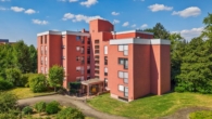 Großzügige 4,5-Zimmer-Wohnung mit ca. 117 m² Wohnfläche, sonnigem Balkon und Tiefgaragenstellplatz - Bild